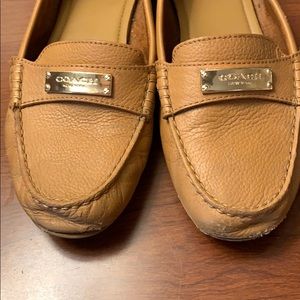 Coach authentic tan  loafers w/ gold logo 6.5
